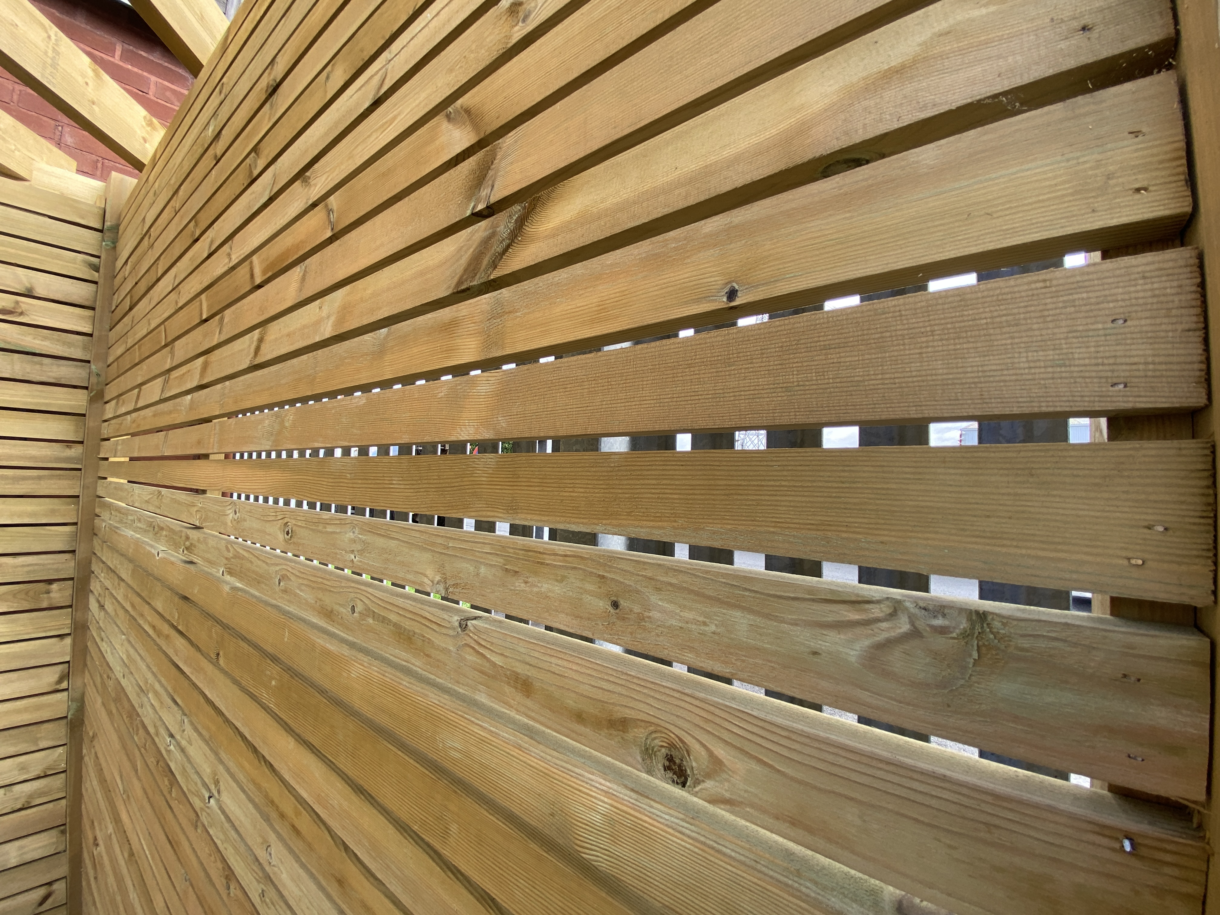 PSE & PAR contemporary timber fence with pergola structure 